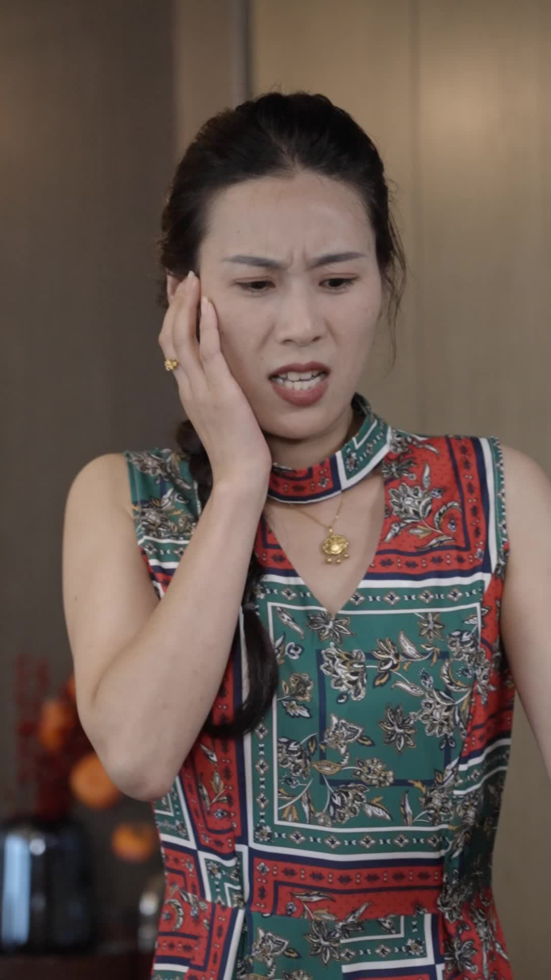 الحلقة 51 - تزوجت أغنى رجل وعمري خمسين